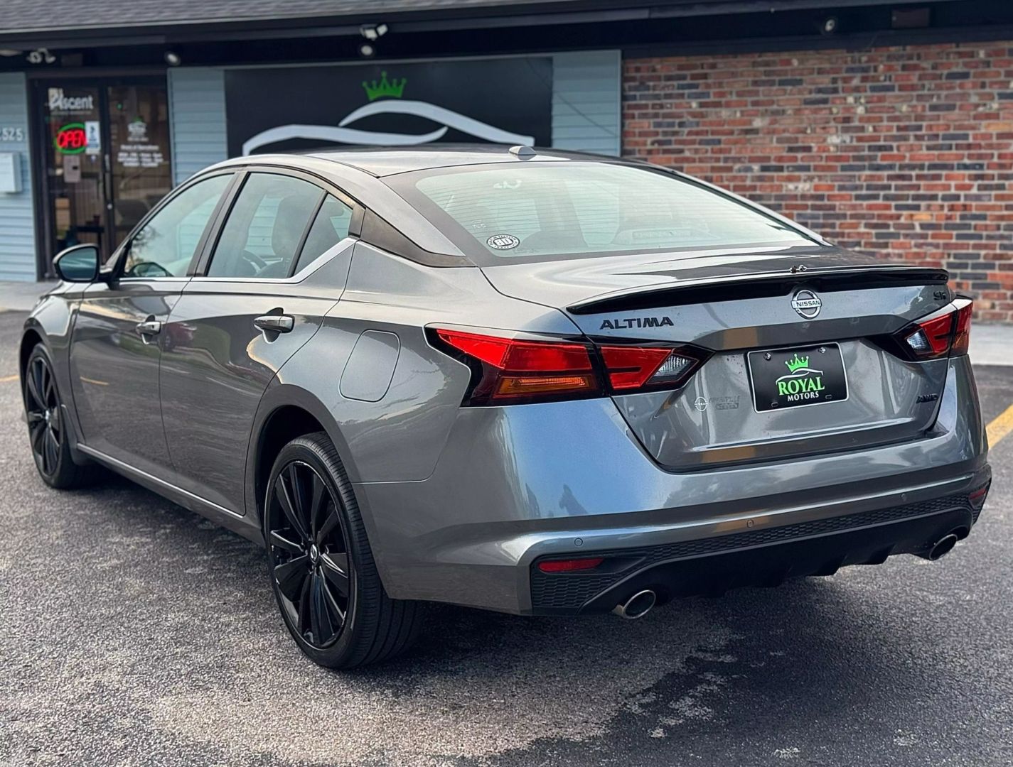 2022 Nissan Altima - Image 9
