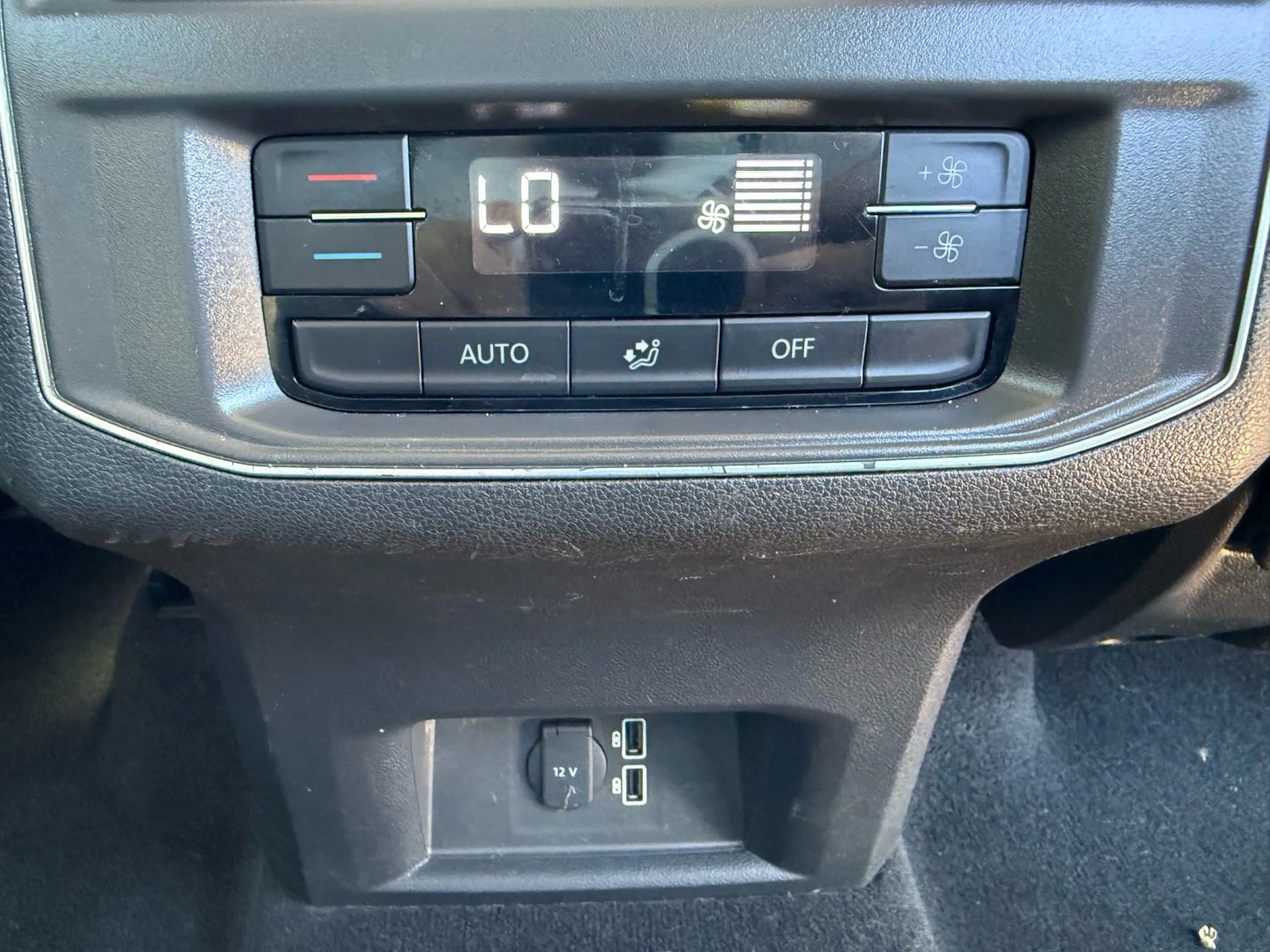 2019 Volkswagen Atlas - Image 28