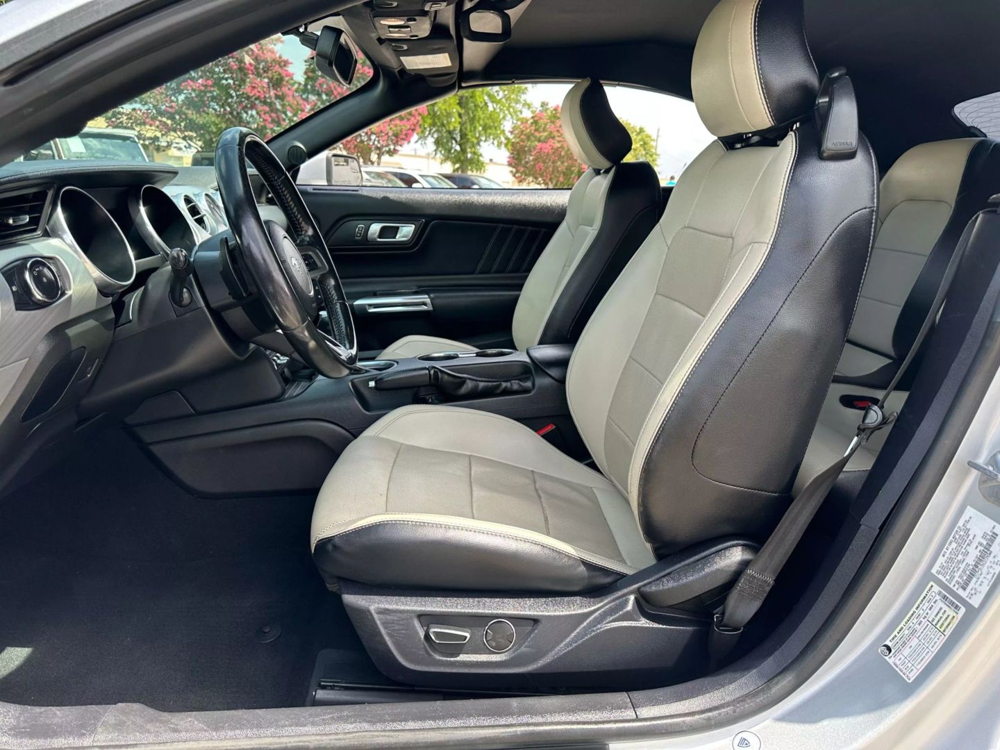 2019 Ford Mustang - Image 21