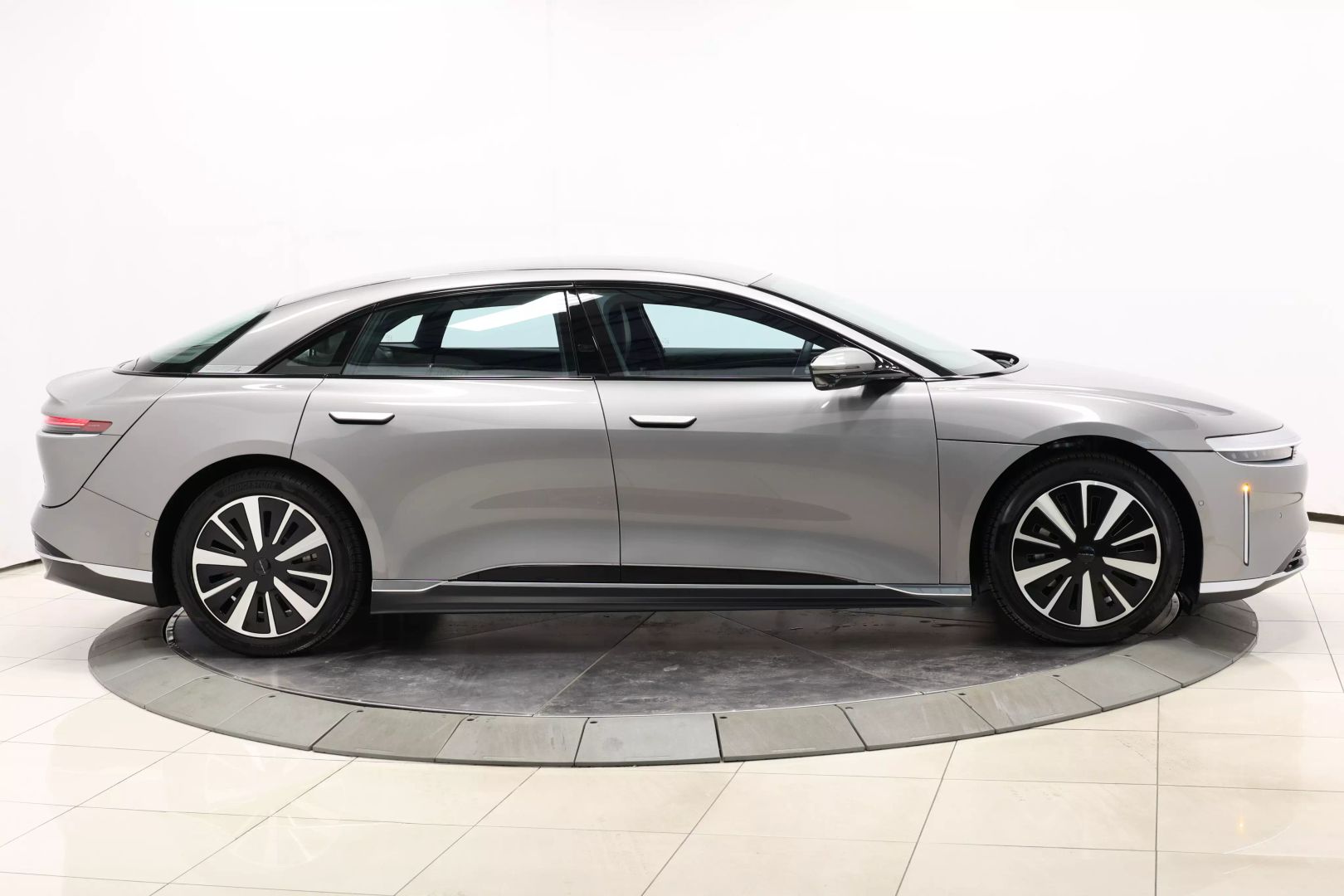 2025 Lucid Air - Image 72