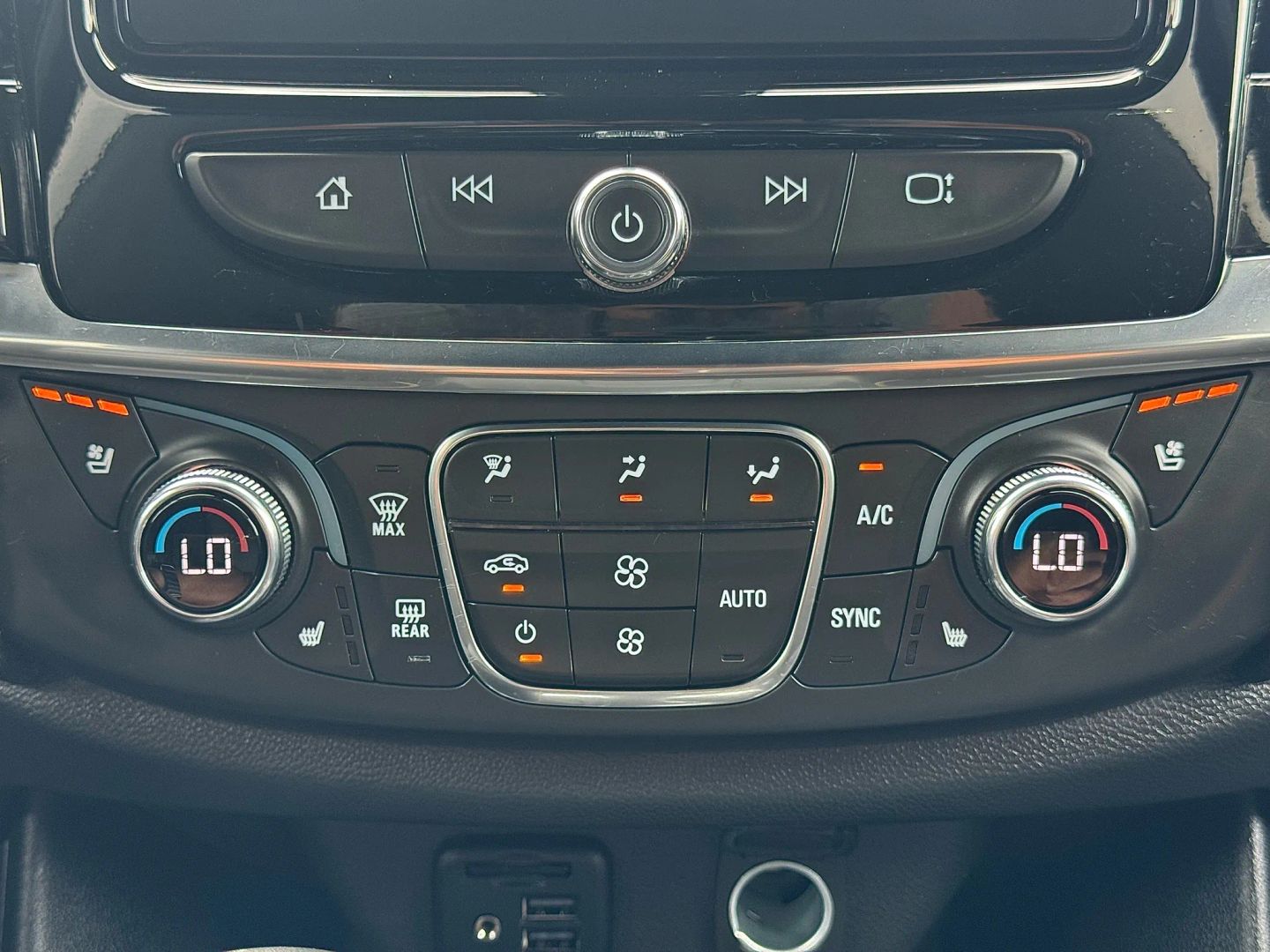 2023 Chevrolet Traverse - Image 33