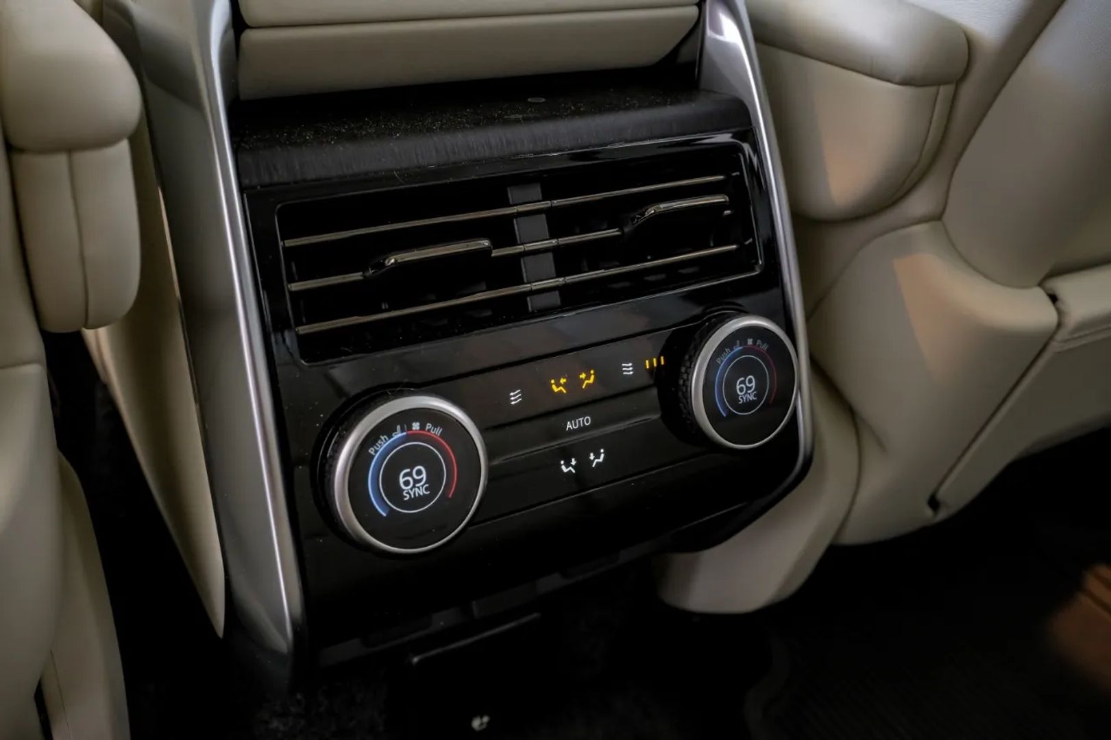 2024 Land Rover Range Rover - Image 32