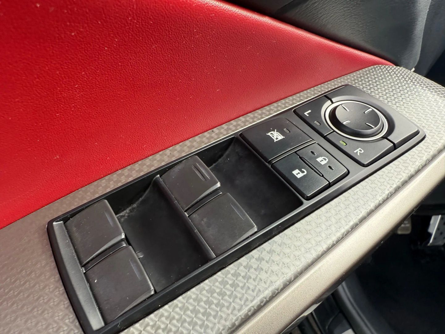 2018 Lexus Is - Image 13