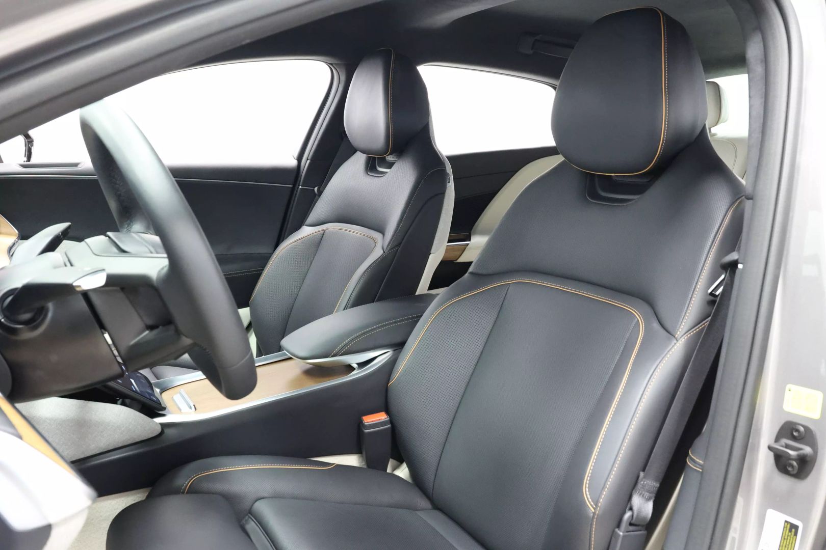 2025 Lucid Air - Image 13