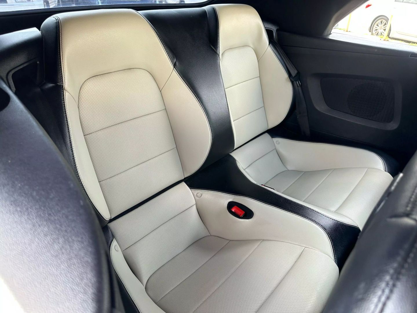 2019 Ford Mustang - Image 27