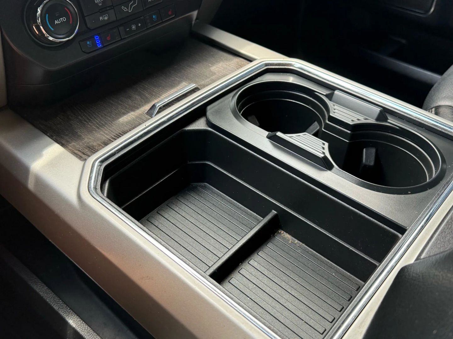 2020 Ford F250 Super Duty Crew Cab - Image 28