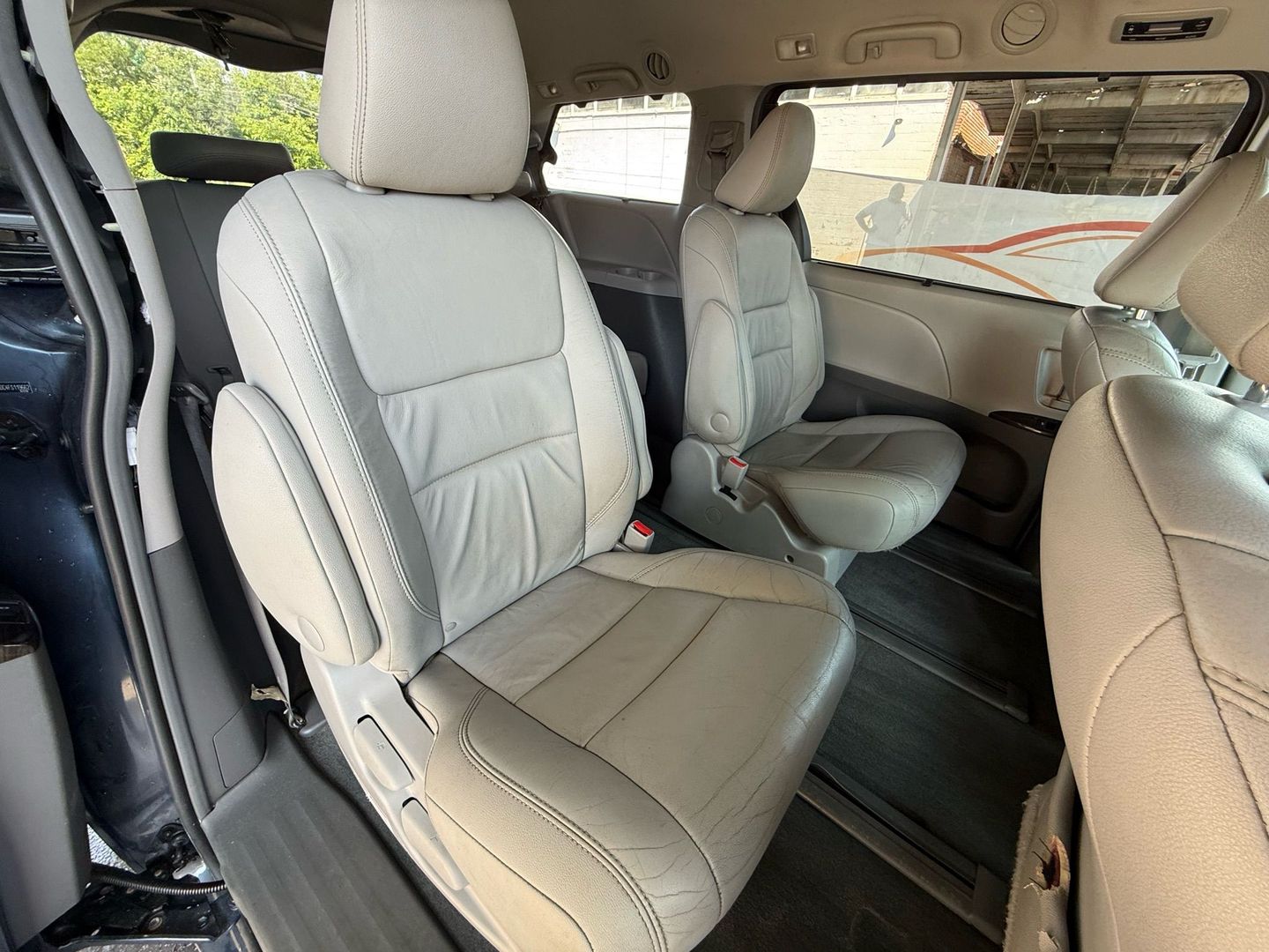 2015 Toyota Sienna - Image 22