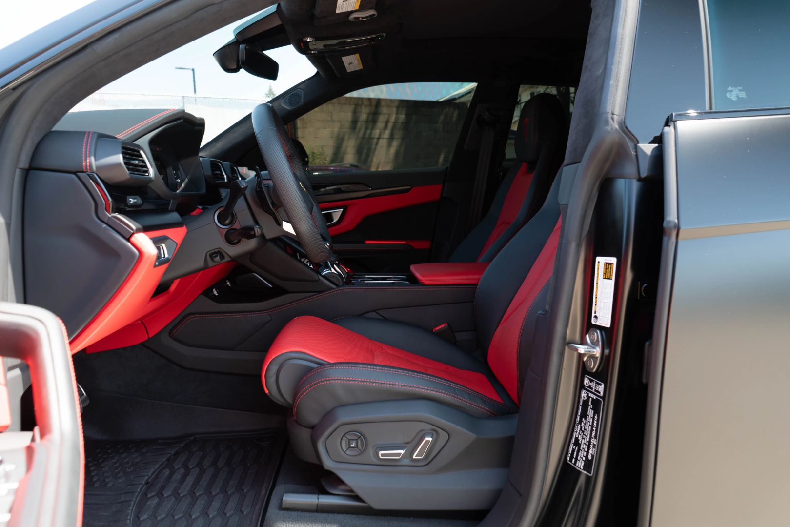 2022 Lamborghini Urus - Image 35
