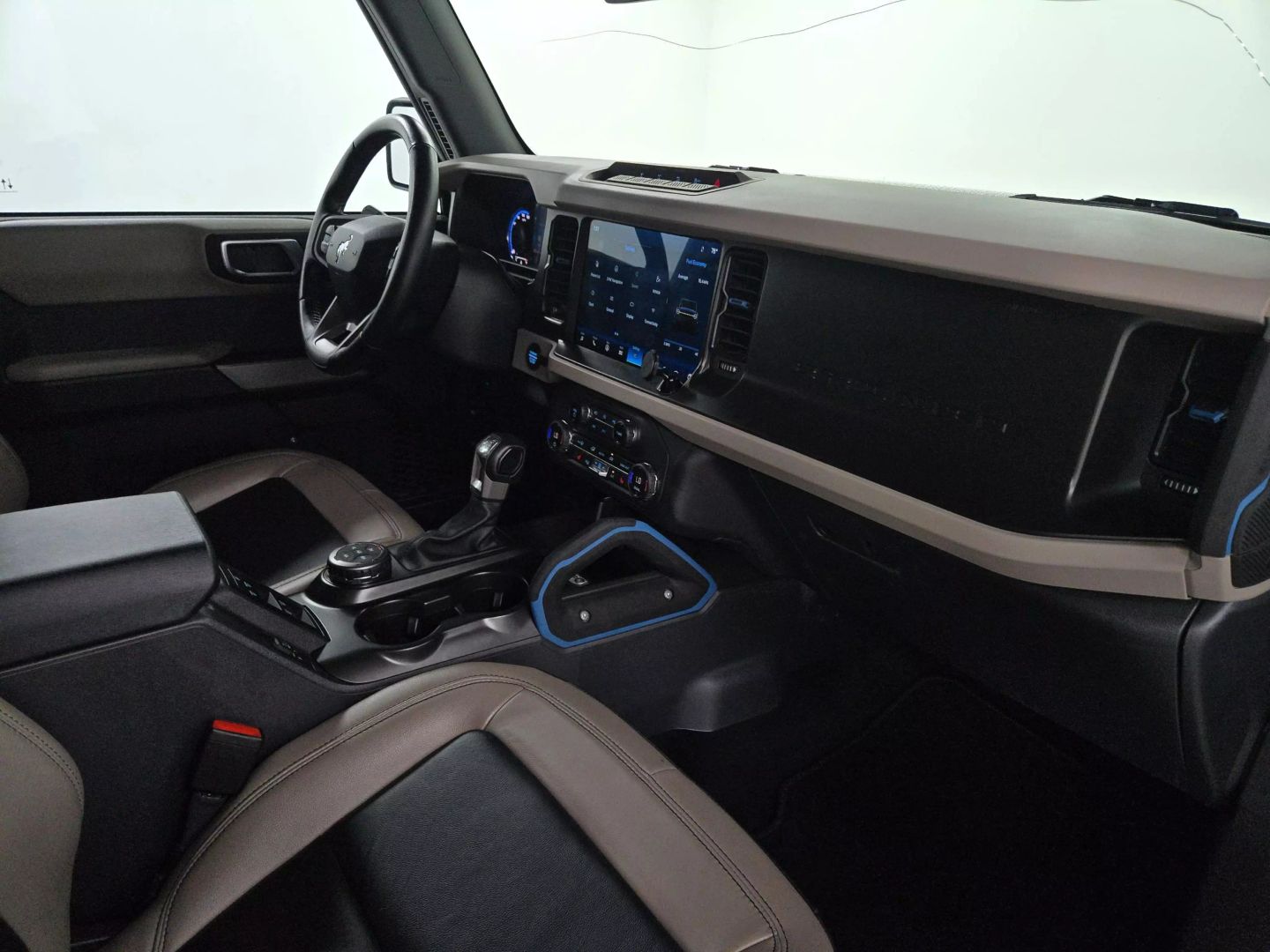 2023 Ford Bronco - Image 25