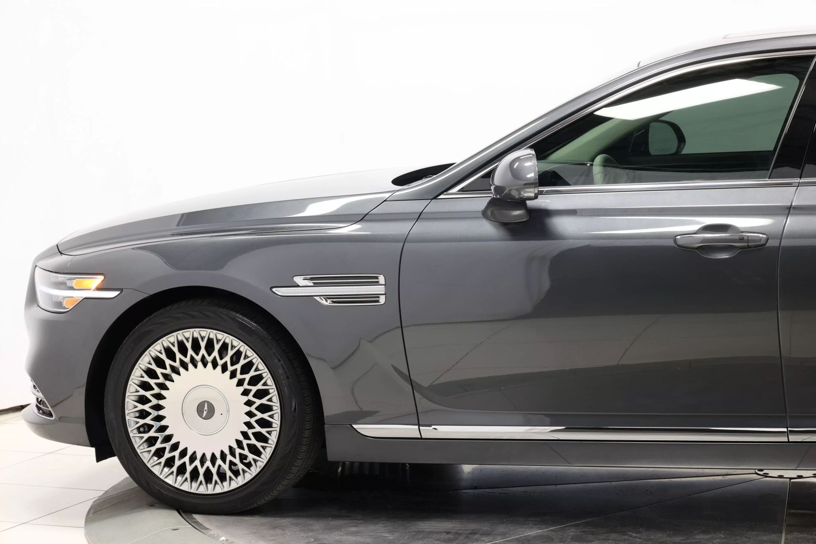 2020 Genesis G90 - Image 7