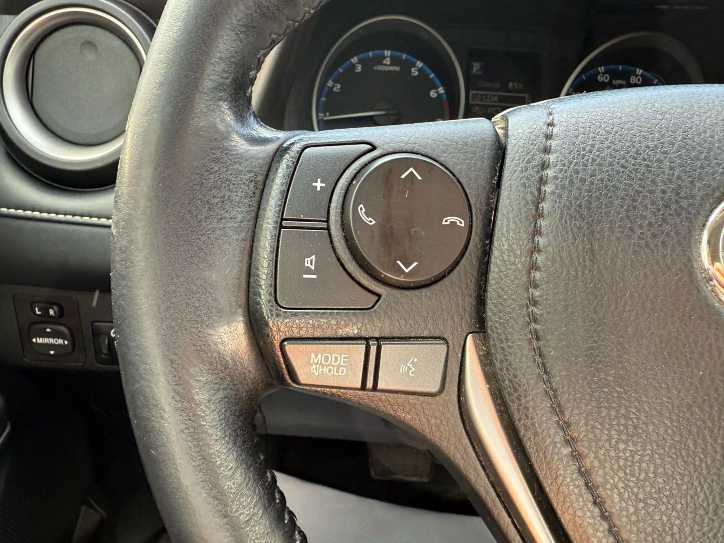 2017 Toyota Rav4 - Image 30