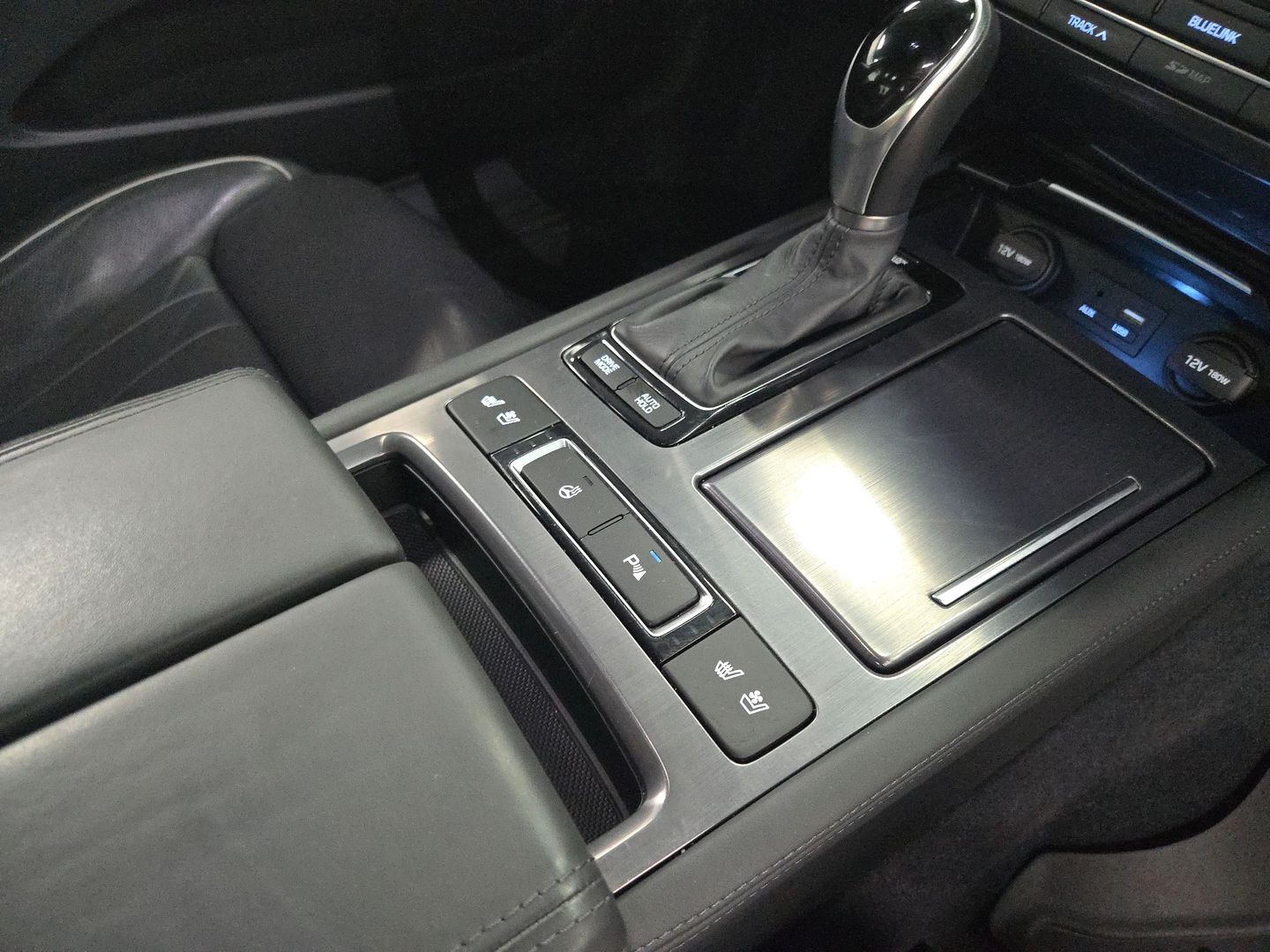 2015 Hyundai Genesis - Image 27