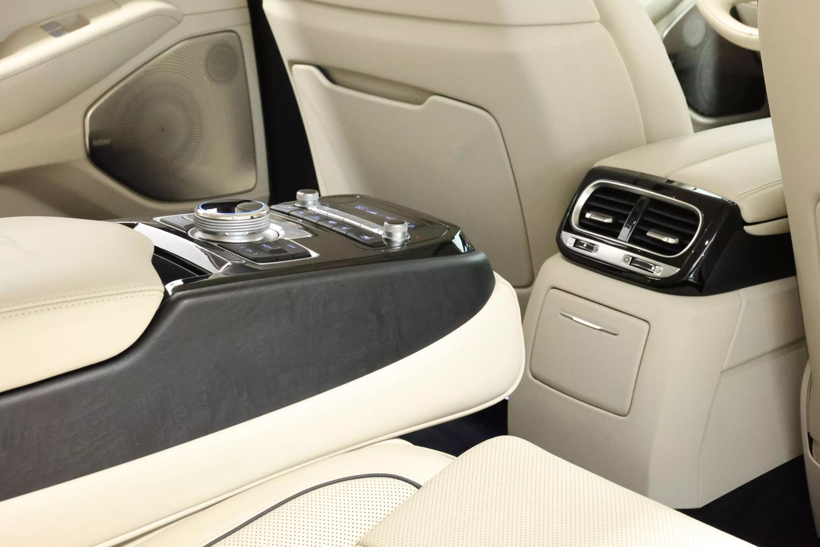 2020 Genesis G90 - Image 92