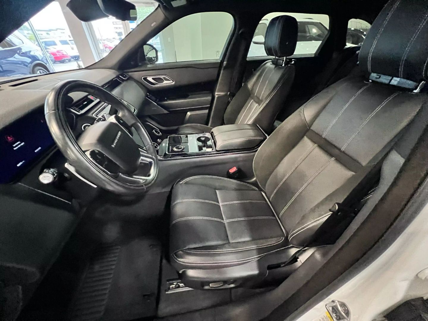 2019 Land Rover Range Rover Velar R-dynamic Se Sport Utility 4d - Image 9