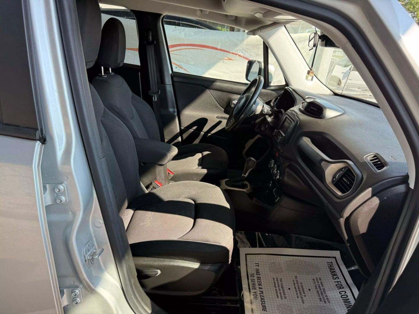 2016 Jeep Renegade - Image 25