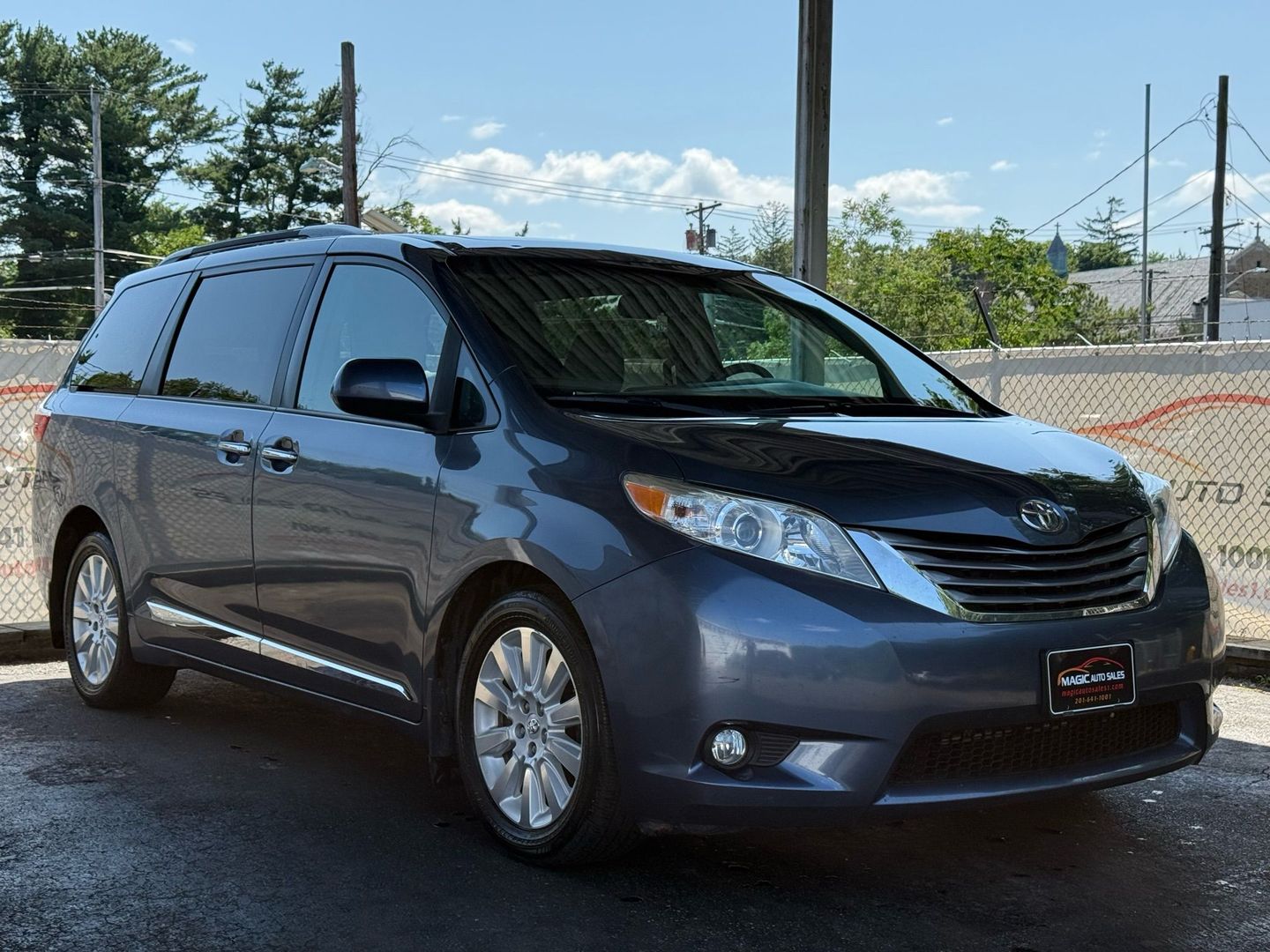 2015 Toyota Sienna - Image 6