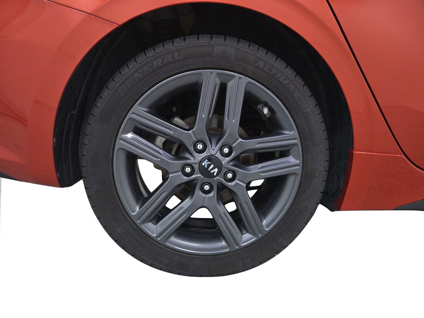 2021 Kia Forte - Image 23