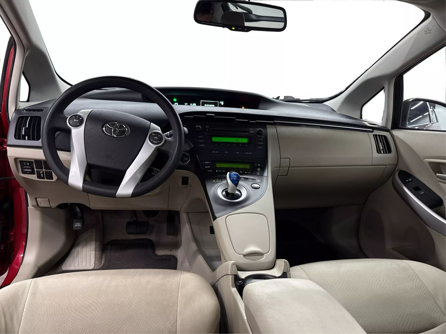 2011 Toyota Prius - Image 18