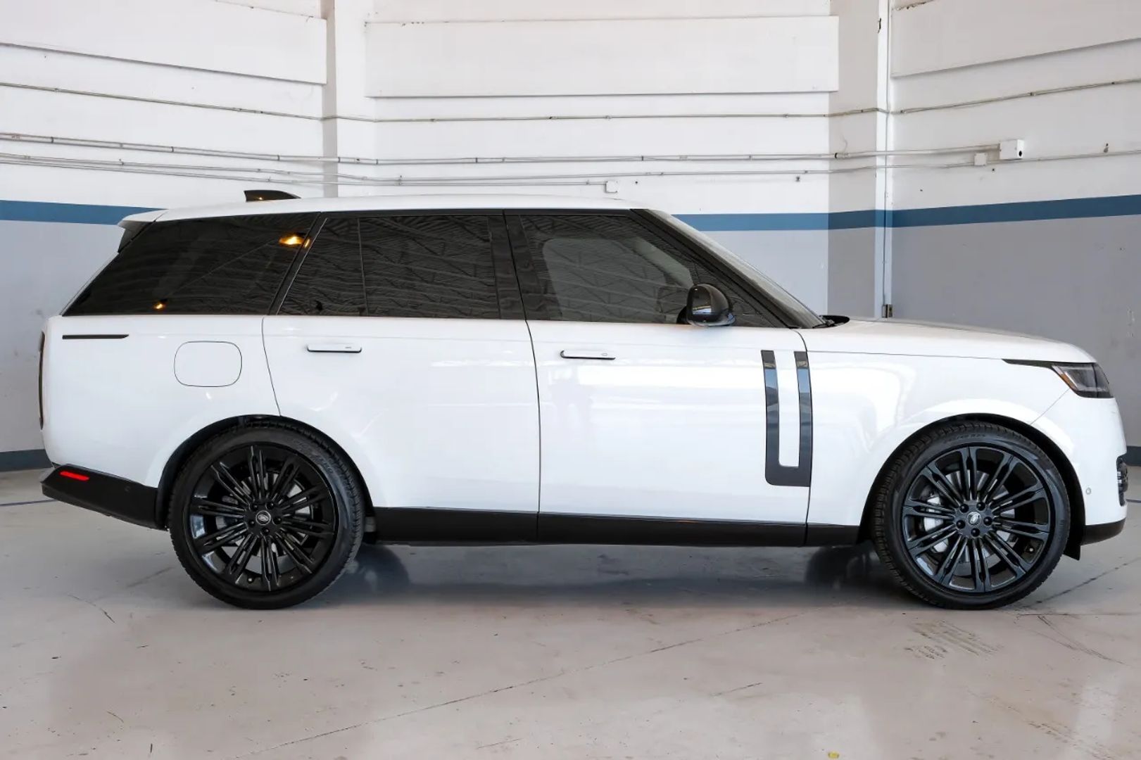 2024 Land Rover Range Rover - Image 6