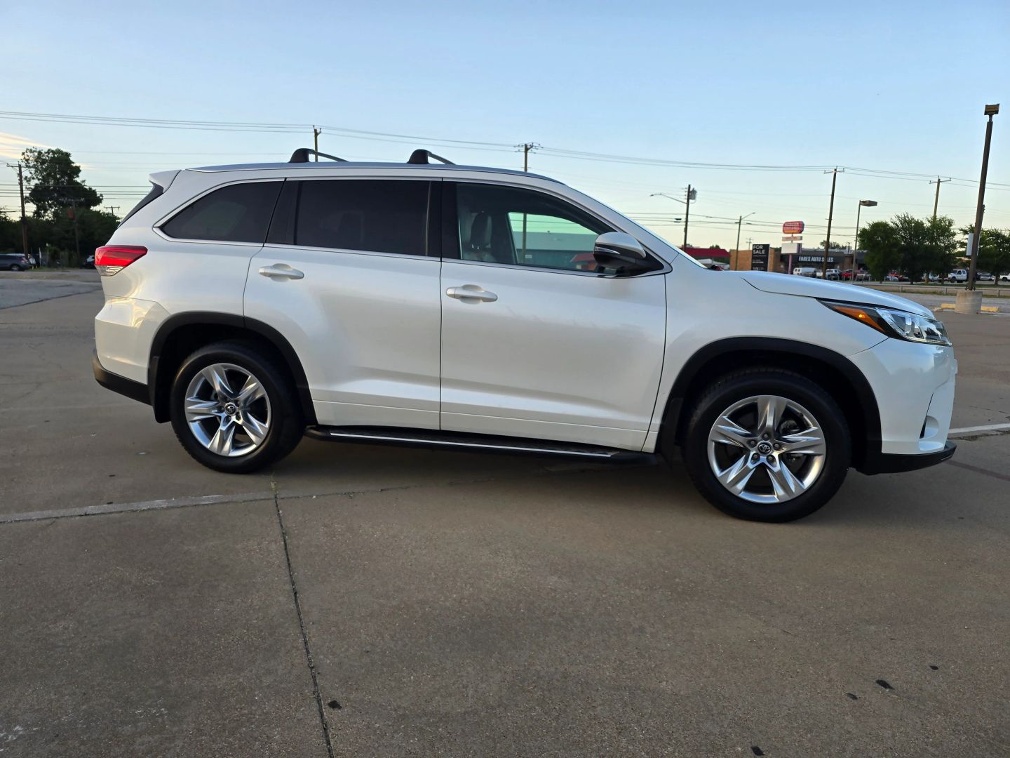 2018 Toyota Highlander - Image 4