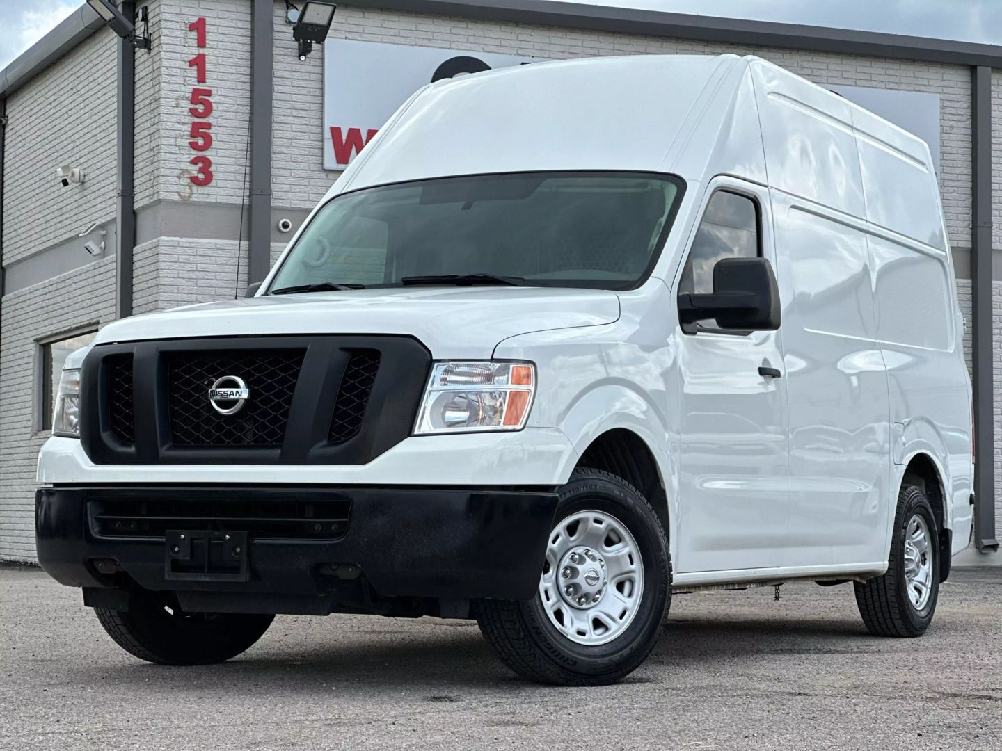 2018 Nissan Nv2500 Hd Cargo - Image 2