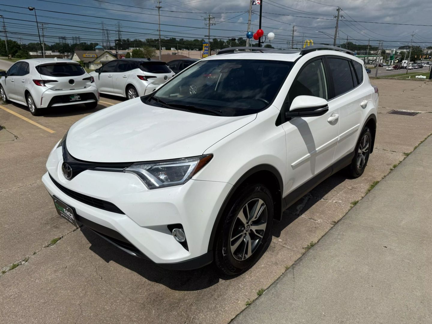 2017 Toyota Rav4 - Image 5