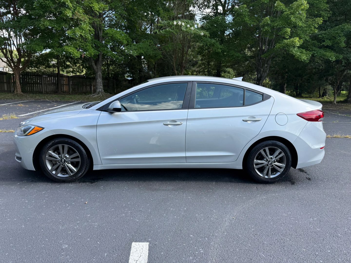 2018 Hyundai Elantra - Image 8