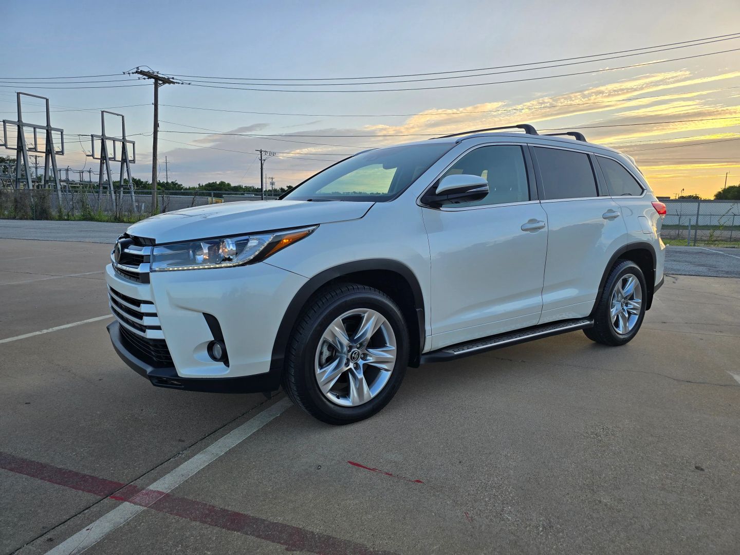 2018 Toyota Highlander - Image 1