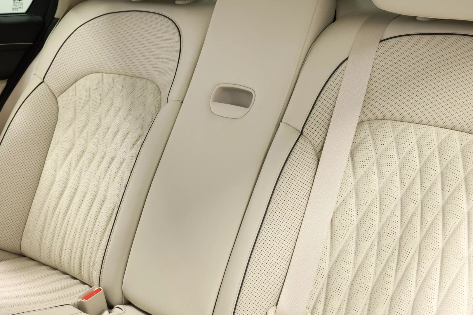 2020 Genesis G90 - Image 67