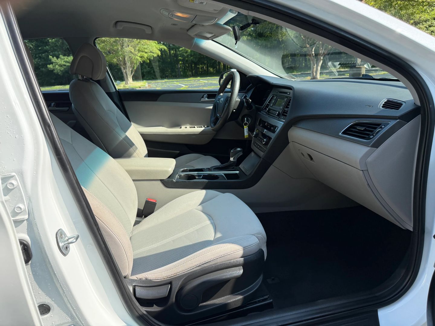 2017 Hyundai Sonata - Image 15
