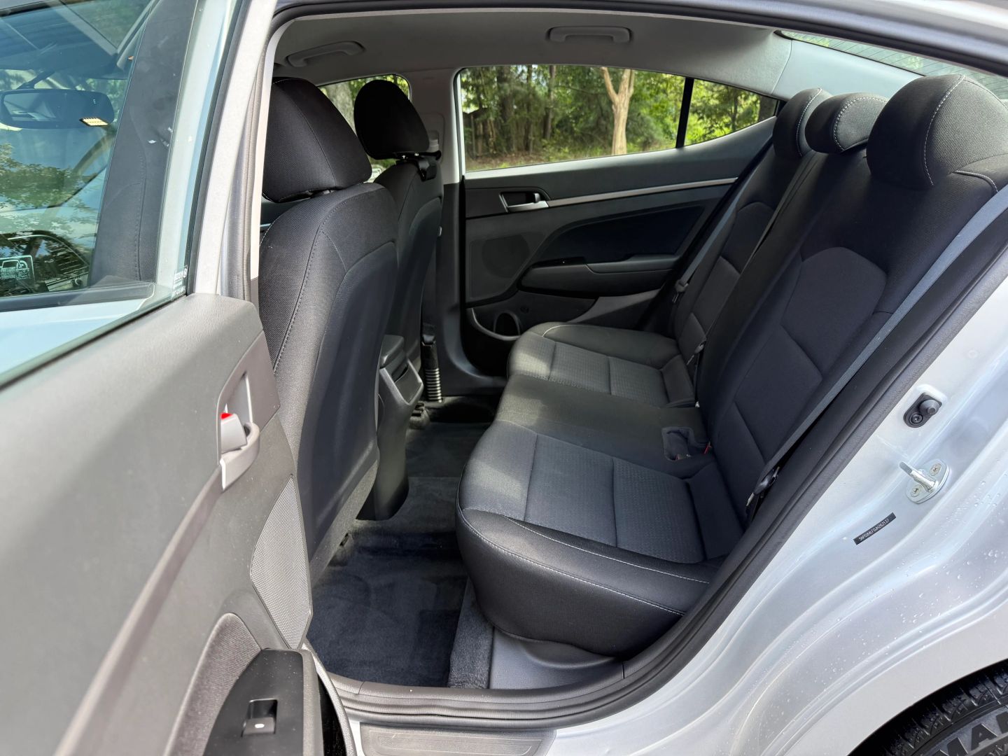 2018 Hyundai Elantra - Image 12
