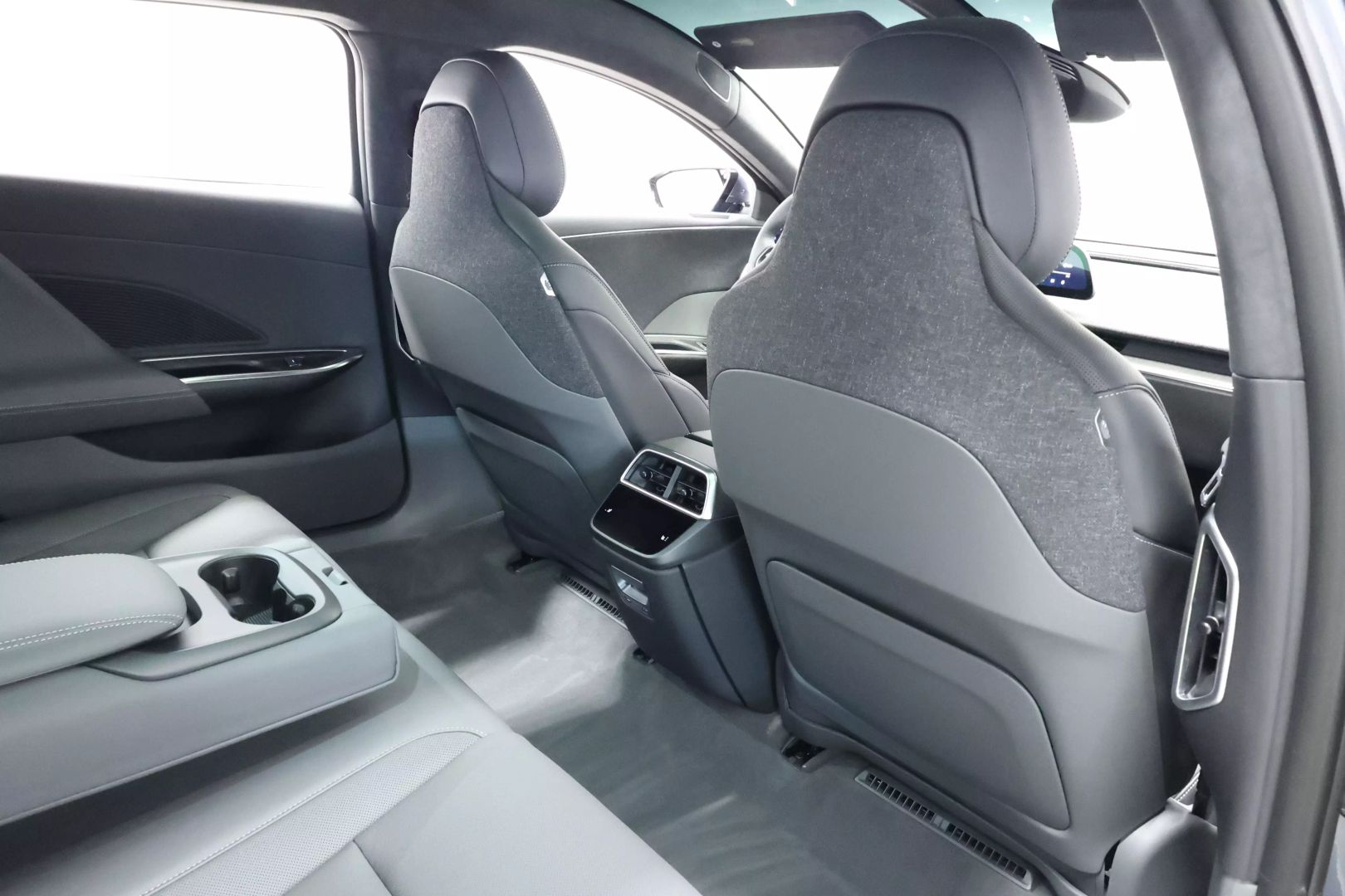 2025 Lucid Air - Image 81