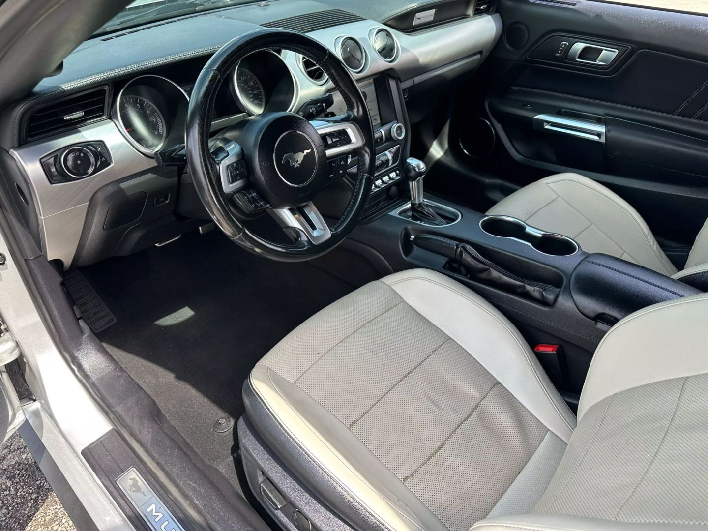 2019 Ford Mustang - Image 20