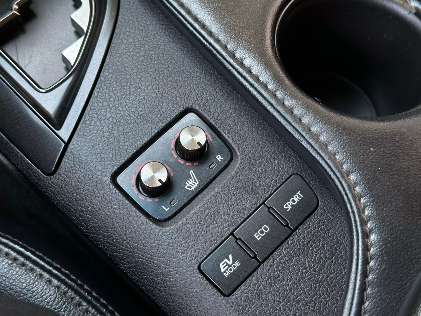 2015 Toyota Avalon - Image 35