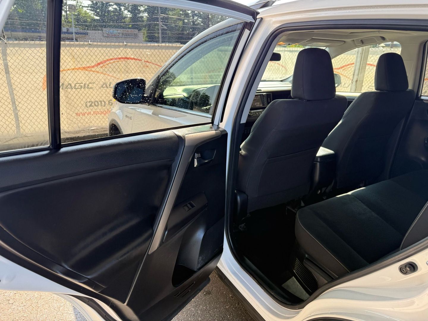 2018 Toyota Rav4 Hybrid - Image 17
