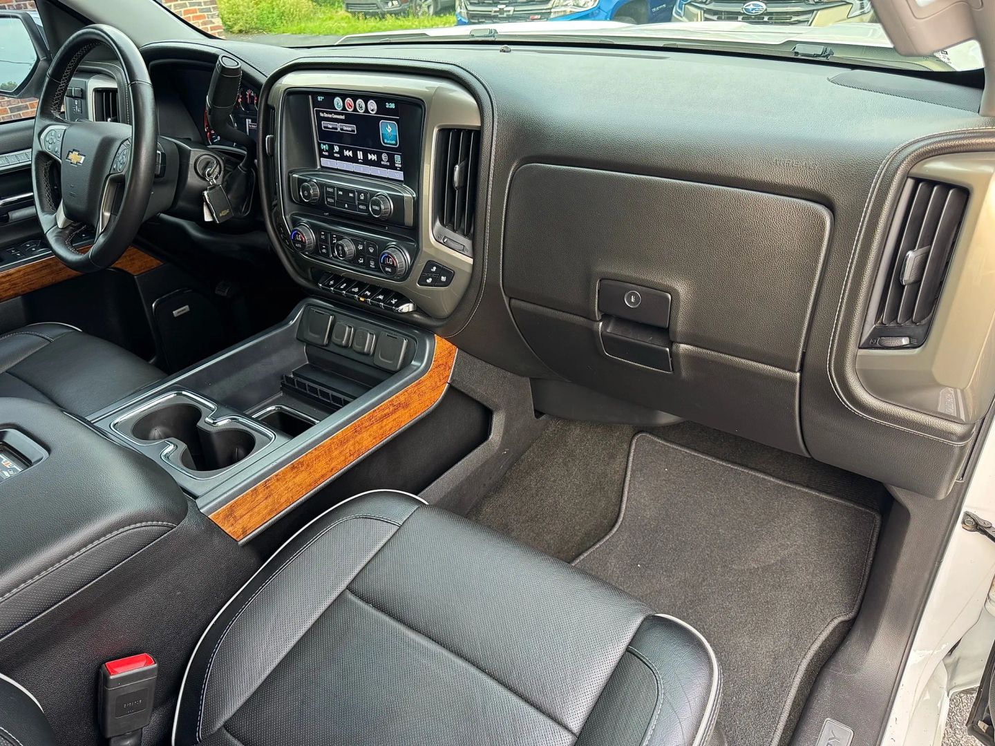 2017 Chevrolet Silverado 1500 Crew Cab - Image 19