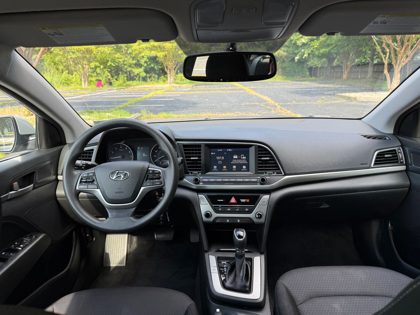 2018 Hyundai Elantra - Image 16