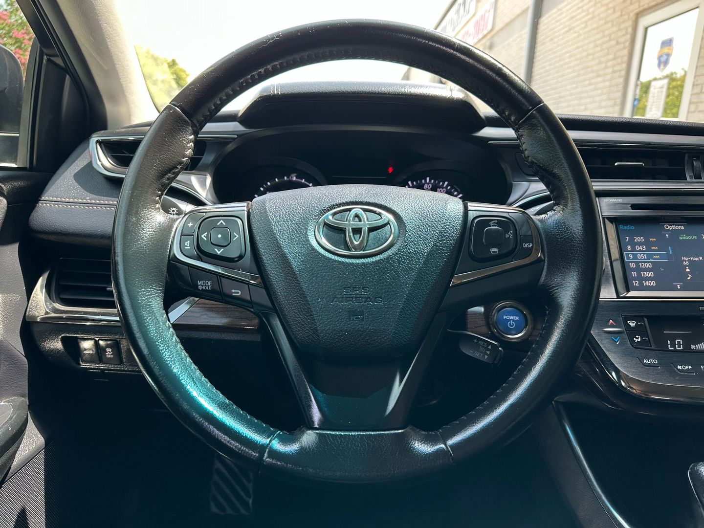2015 Toyota Avalon - Image 25