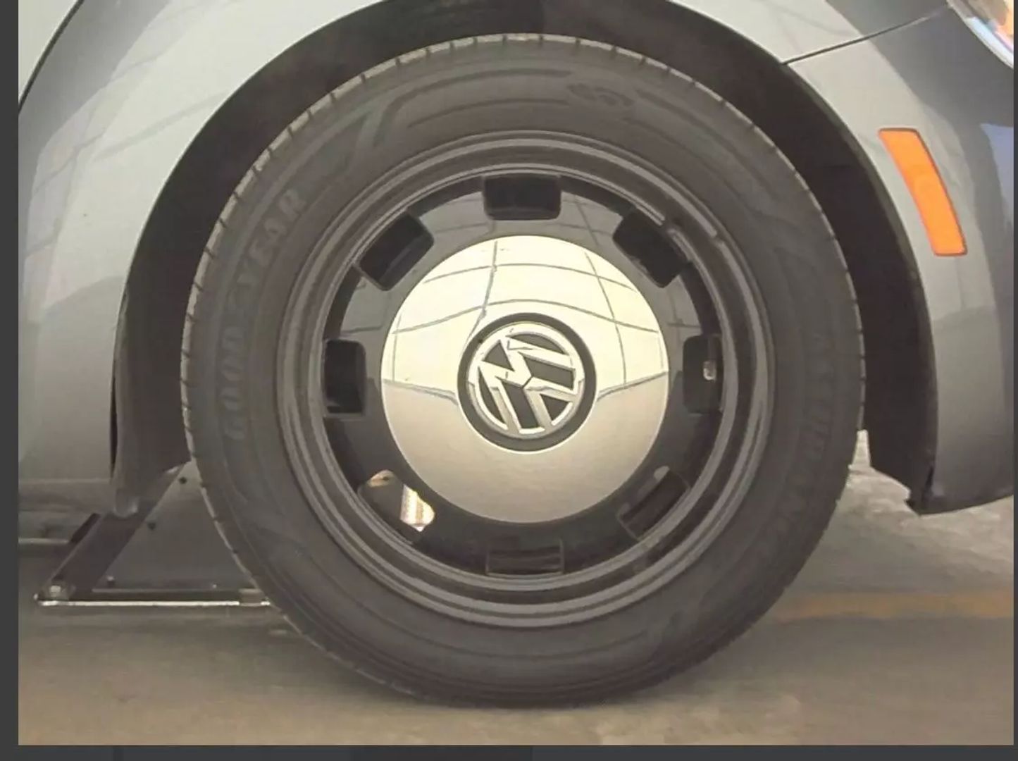 2014 Volkswagen Beetle - Image 15