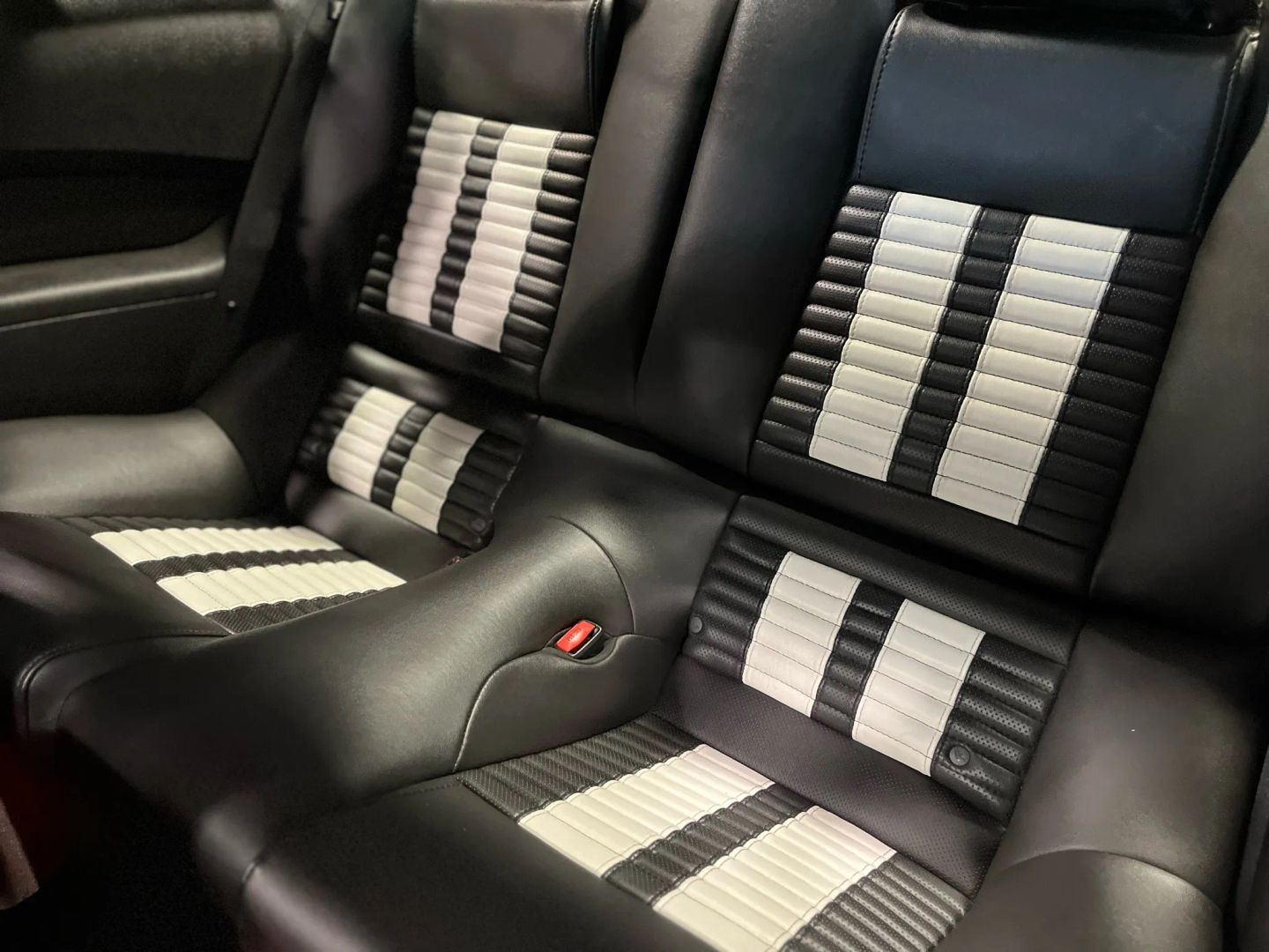 2012 Ford Mustang Shelby Gt500 Coupe 2d - Image 37