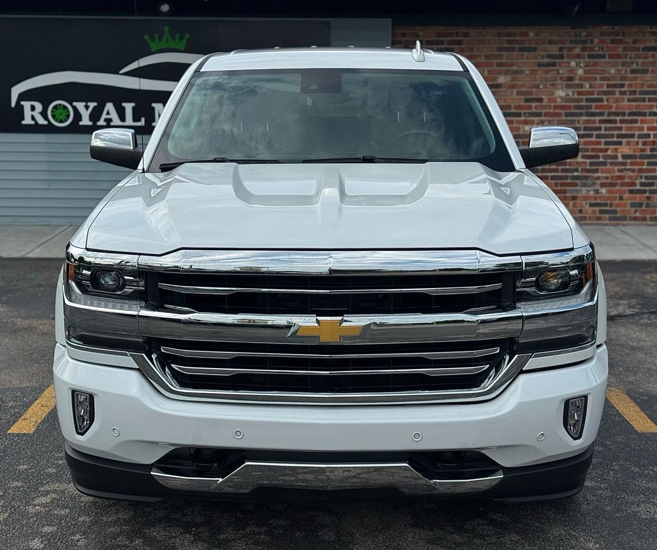 2017 Chevrolet Silverado 1500 Crew Cab - Image 4