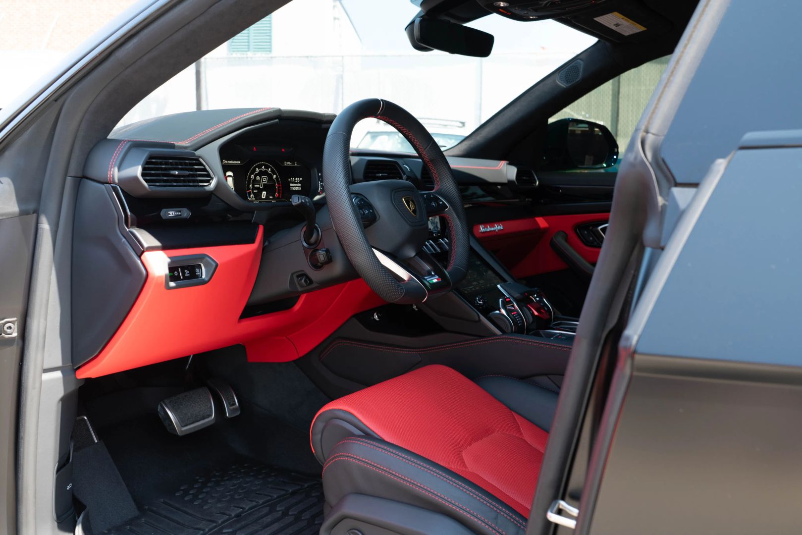 2022 Lamborghini Urus - Image 39