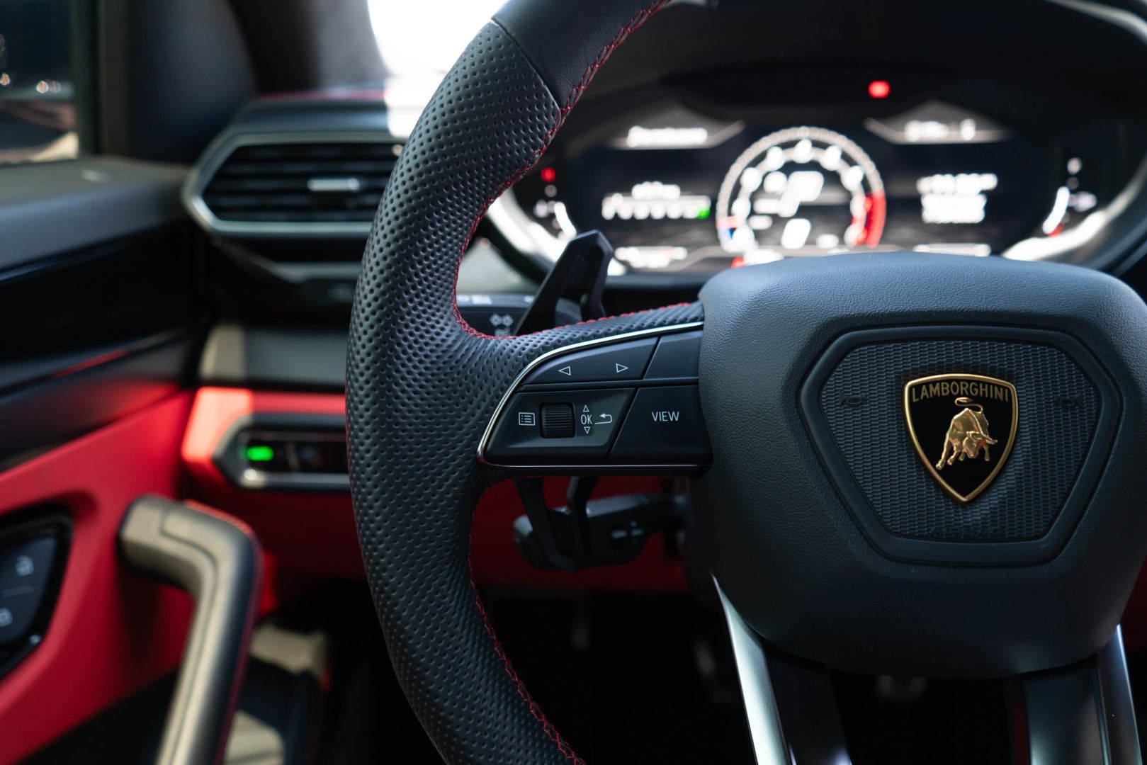 2022 Lamborghini Urus - Image 40