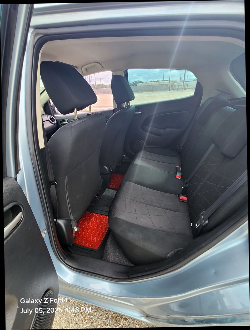 2013 Mazda Mazda2 - Image 16