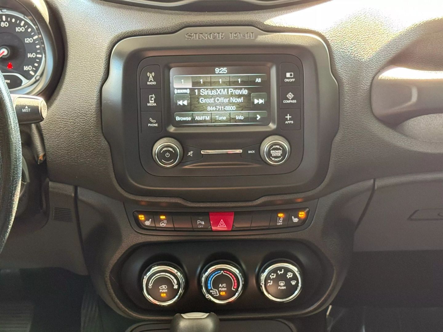 2016 Jeep Renegade - Image 28