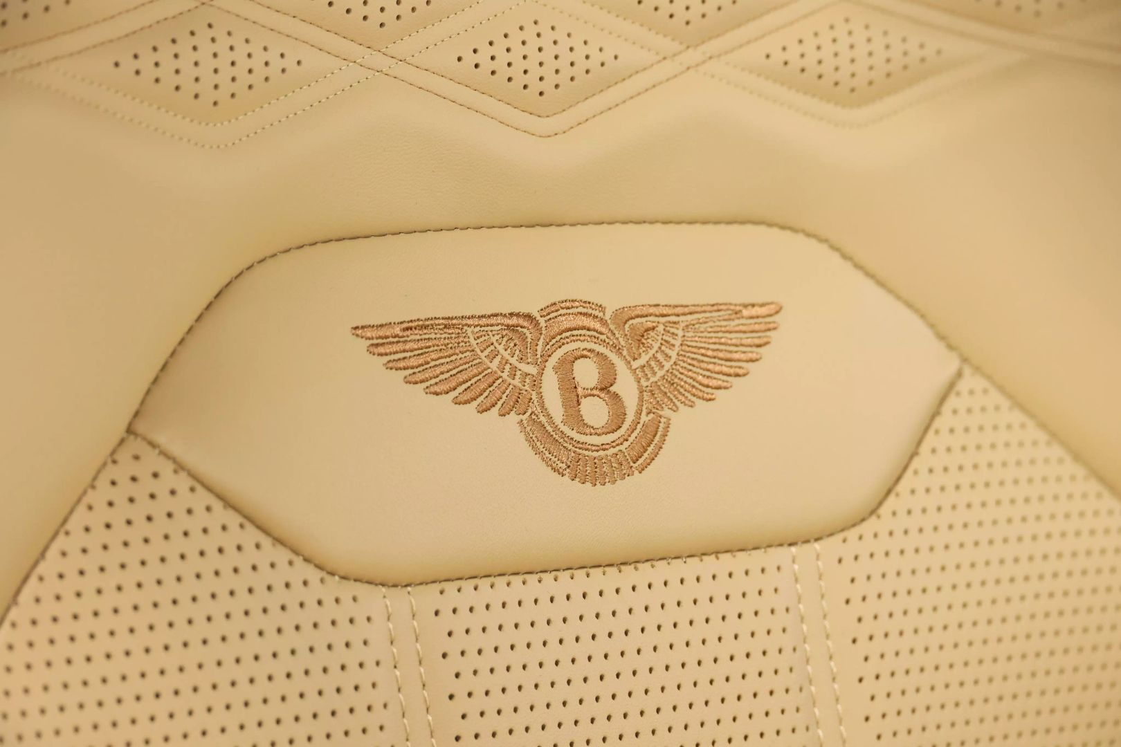 2023 Bentley Bentayga Ewb - Image 116