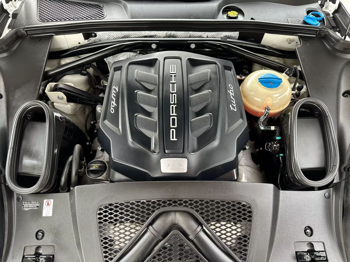 2015 Porsche Macan - Image 54