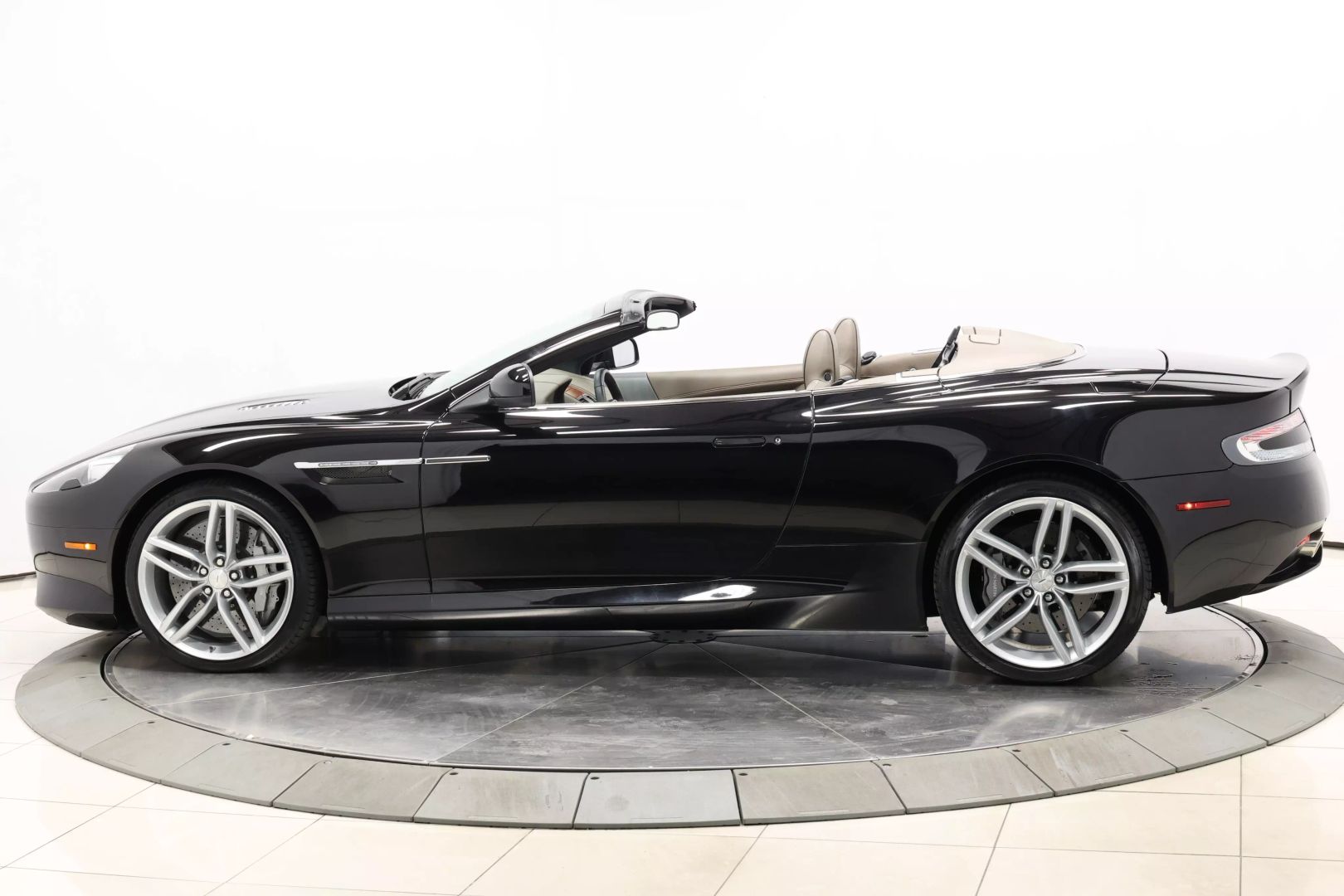 2015 Aston Martin Db9 - Image 6