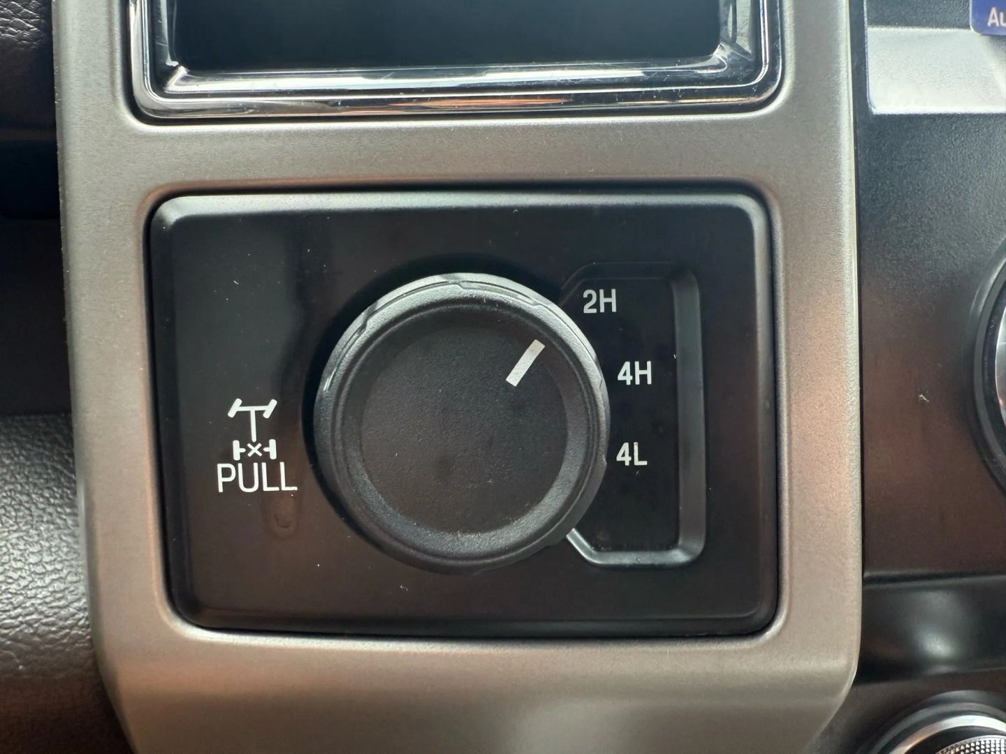 2020 Ford F250 Super Duty Crew Cab - Image 27