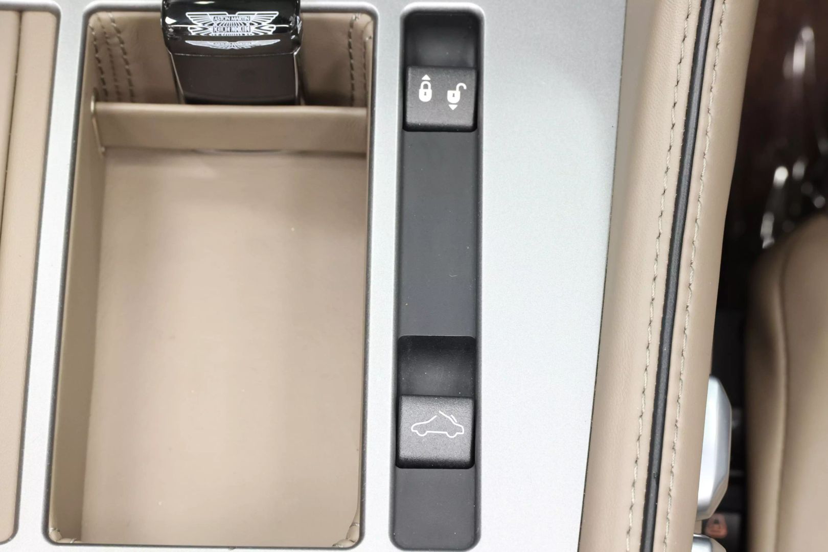 2015 Aston Martin Db9 - Image 37